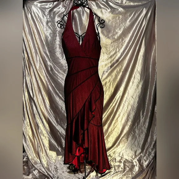 Elegant Red Halter Dress - Picture 3 of 6